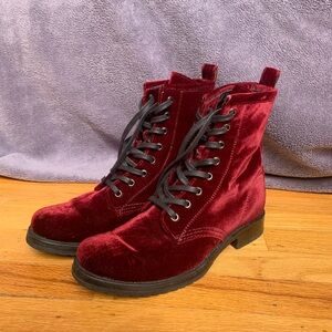 Frye Combat Boots Red Velvet Size 8 Ankle Lace Up style #3476545